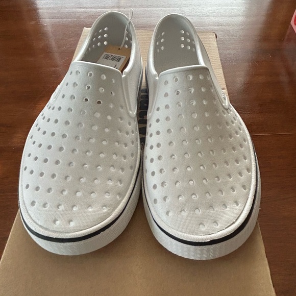 Kids Native Shoes sz J2 - Picture 3 of 3